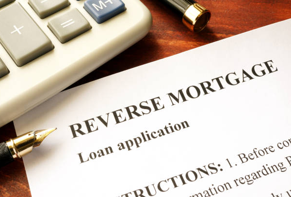 Interest Rate on Reverse Mortgage Explained: Why It’s Different From Standard Home Loans